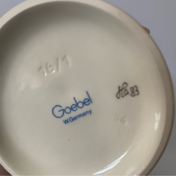 Hummel Figurine #16 “Little Hiker” TMK 6 1979-1990 - Picture 9 of 9